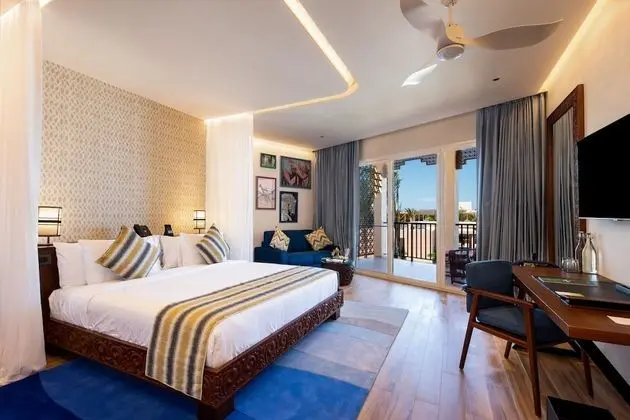 Partial Ocean Junior Suite