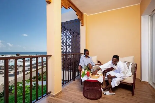 Partial Ocean Junior Suite
