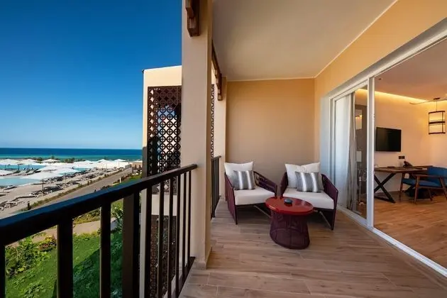 Partial Ocean Junior Suite