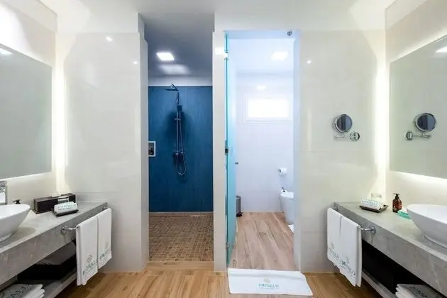 Partial Ocean Junior Suite