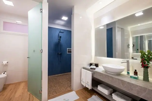 Partial Ocean Junior Suite