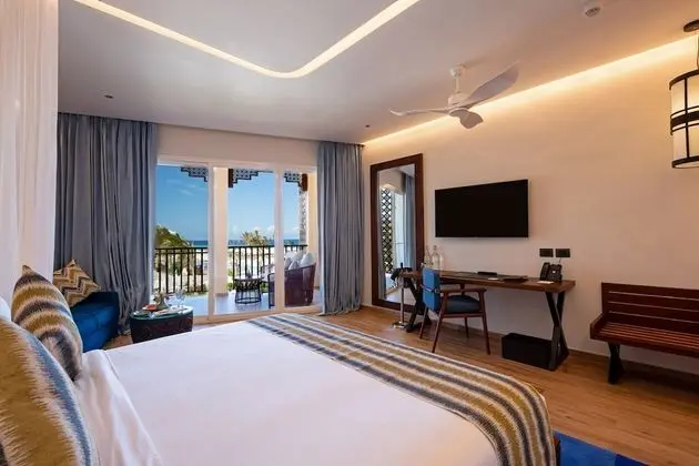Partial Ocean Junior Suite