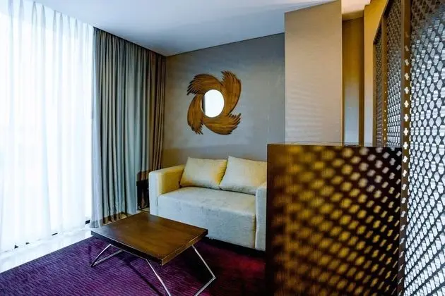 Junior Suite Pool View King Bed