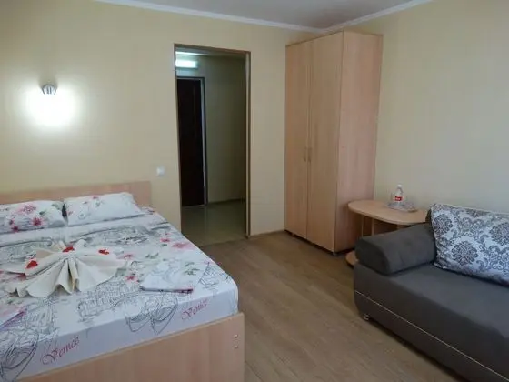 Üç Kişilik Oda, 1 Çift Kişilik Yatak ve Çekyat (7)
