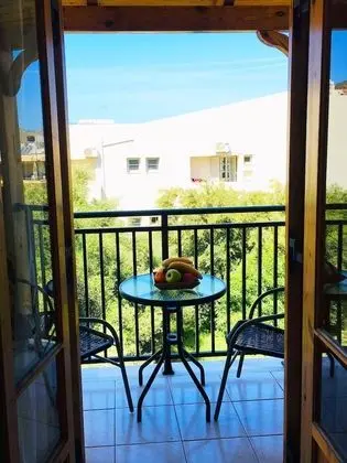 Stüdyo, Bahçe Manzaralı
