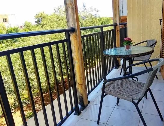 Stüdyo, Bahçe Manzaralı