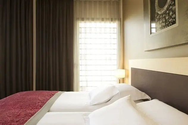 Büyük Yataklı Tek Kişilik Oda