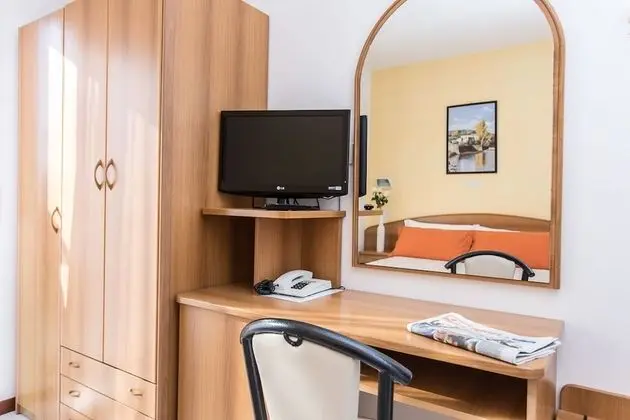 Tek Büyük Yataklı Oda