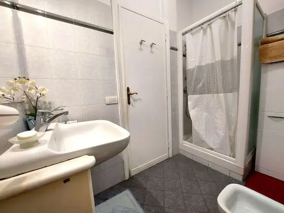 Tek Kişilik Oda, Ortak Banyo