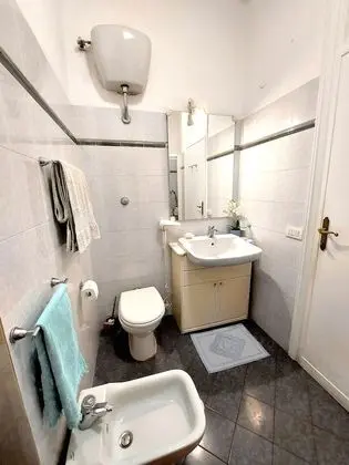 Tek Kişilik Oda, Ortak Banyo