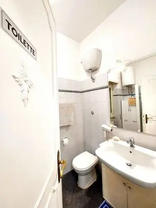 Tek Kişilik Oda, Ortak Banyo