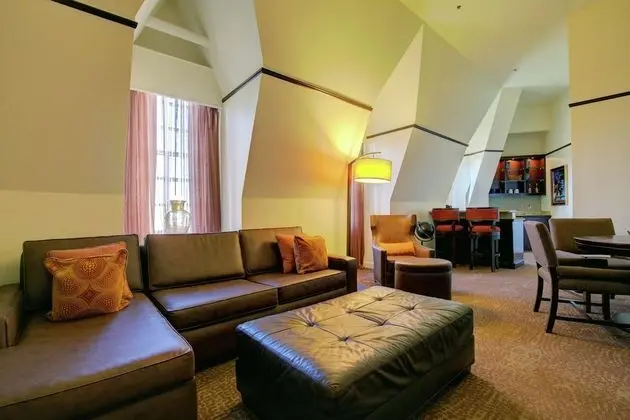 Süit, 1 En Büyük (King) Boy Yatak, Buzdolabı, Şehir Manzaralı (The Duke Suite)