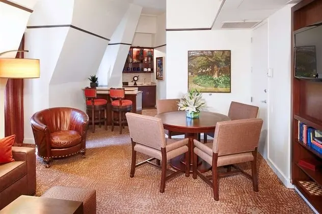Süit, 1 En Büyük (King) Boy Yatak, Buzdolabı, Şehir Manzaralı (The Duke Suite)
