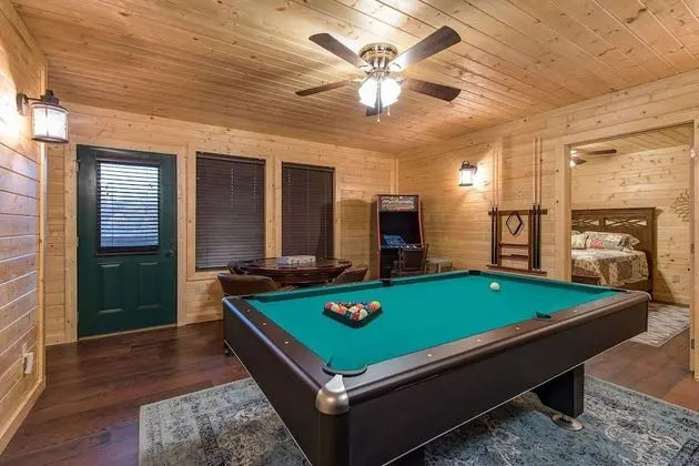 Kulübe (Emily's Hideaway)