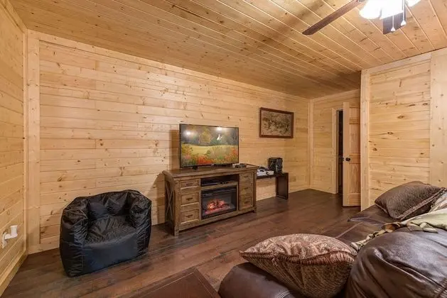Kulübe (Emily's Hideaway)
