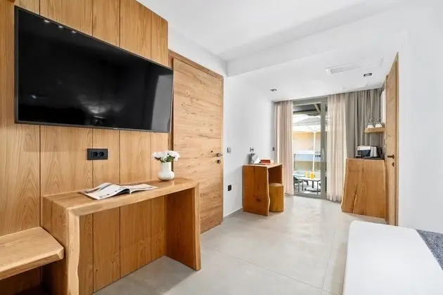 Garden View Double Room with Jacuzzi