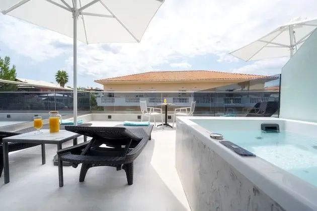 Garden View Double Room with Jacuzzi