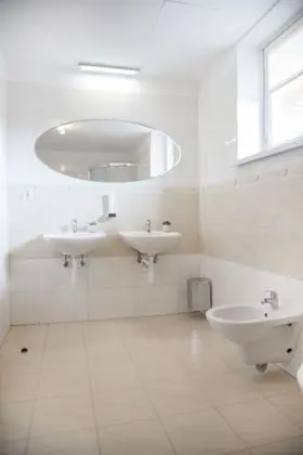 Süit, 1 Çift Kişilik Yatak ve Çekyat