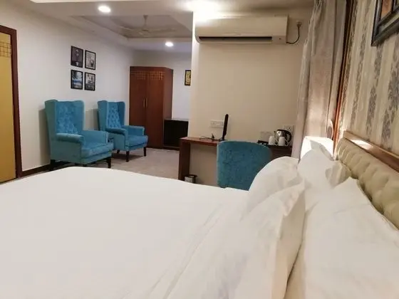Deluxe Tek Büyük Yataklı Oda, 1 Yatak Odası, Buzdolabı, Şehir Manzaralı