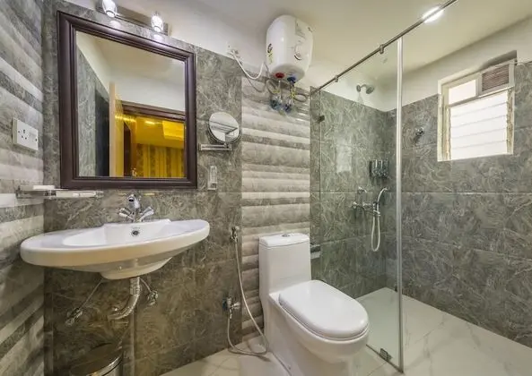 Deluxe Tek Büyük Yataklı Oda, 1 Yatak Odası, Buzdolabı, Şehir Manzaralı