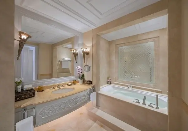 Deluxe Oda, 1 En Büyük (King) Boy Yatak, Şehir Manzaralı