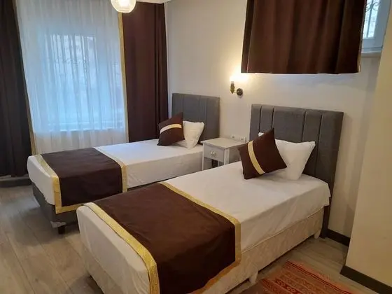 Economy Twin Room, 2 Twin Beds, Private Bathroom, Basement Floor (4 People) (Age 18-40)