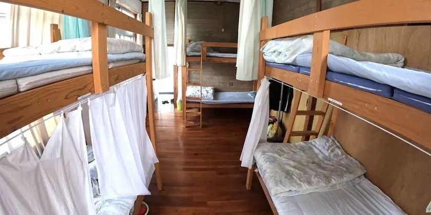 Ortak Ranzalı Oda, Sadece erkekler için, Ortak Banyo