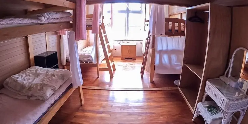 Ortak Ranzalı Oda, Sadece erkekler için, Ortak Banyo