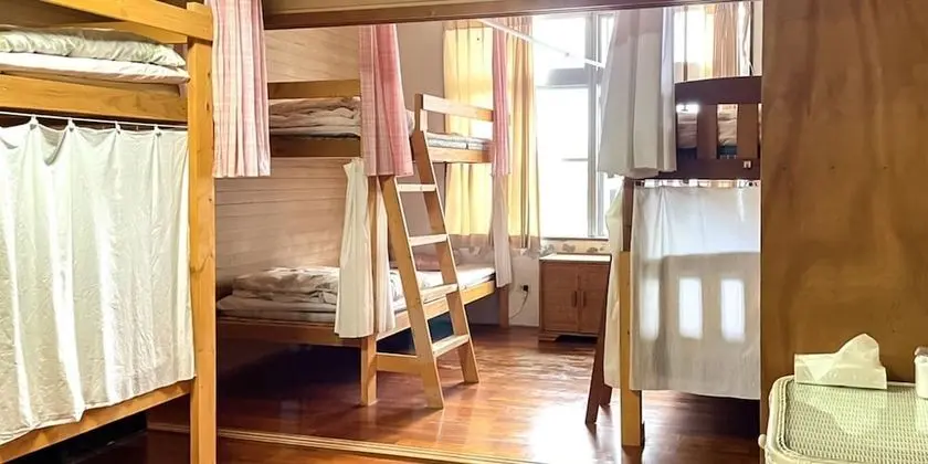 Ortak Ranzalı Oda, Sadece kadınlar için, Ortak Banyo