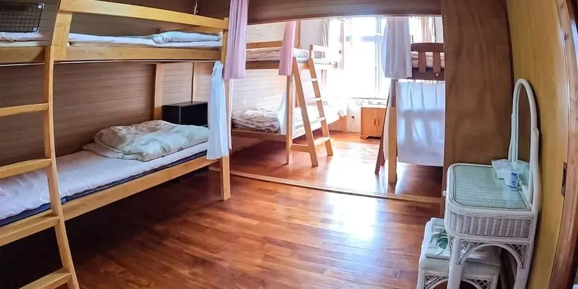 Ortak Ranzalı Oda, Sadece kadınlar için, Ortak Banyo