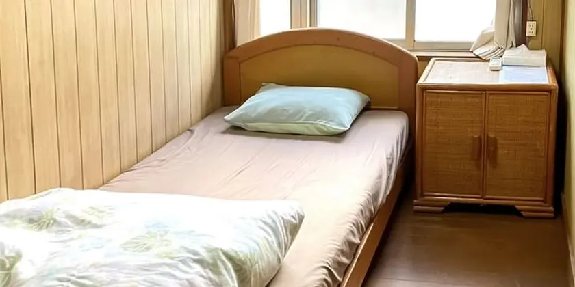 Tek Kişilik Oda, Ortak Banyo