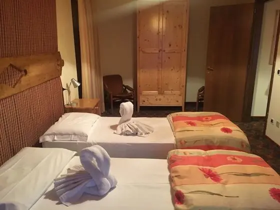 Standard Dört Kişilik Oda