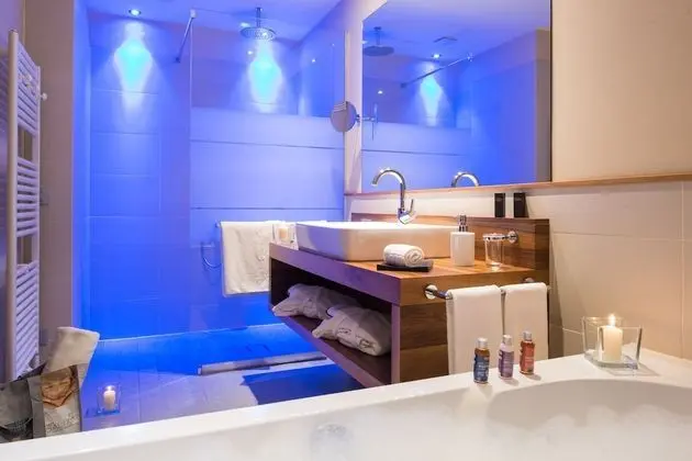 Junior Tek Büyük veya İki Ayrı Yataklı Oda, Balkon, Vadi Manzaralı