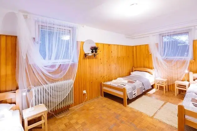 Üç Kişilik Oda, Ortak Banyo
