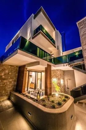 Villa (Five Bedroom villa with Pool)