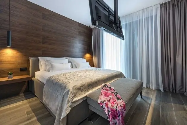 Villa (Five Bedroom villa with Pool)