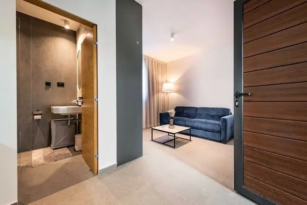 Villa (Five Bedroom villa with Pool)