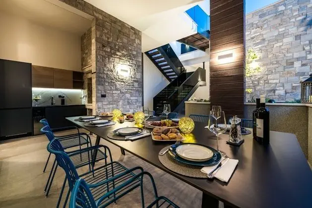 Villa (Five Bedroom villa with Pool)