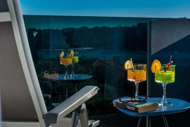 Villa (Five Bedroom villa with Pool)