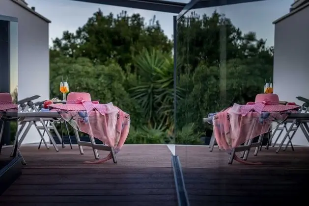Villa (Five Bedroom villa with Pool)