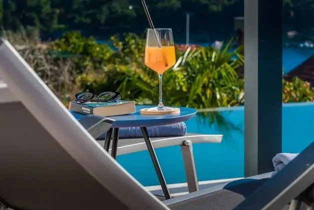 Villa (Five Bedroom villa with Pool)