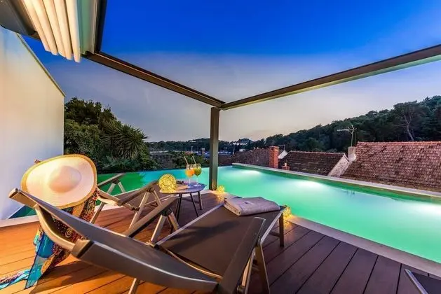 Villa (Five Bedroom villa with Pool)