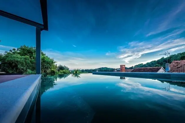 Villa (Five Bedroom villa with Pool)