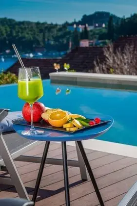 Villa (Five Bedroom villa with Pool)