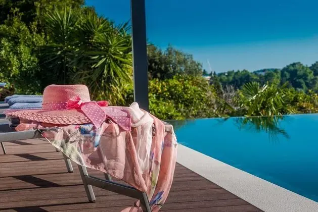 Villa (Five Bedroom villa with Pool)