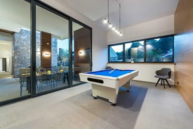 Villa (Five Bedroom villa with Pool)