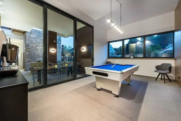 Villa (Five Bedroom villa with Pool)