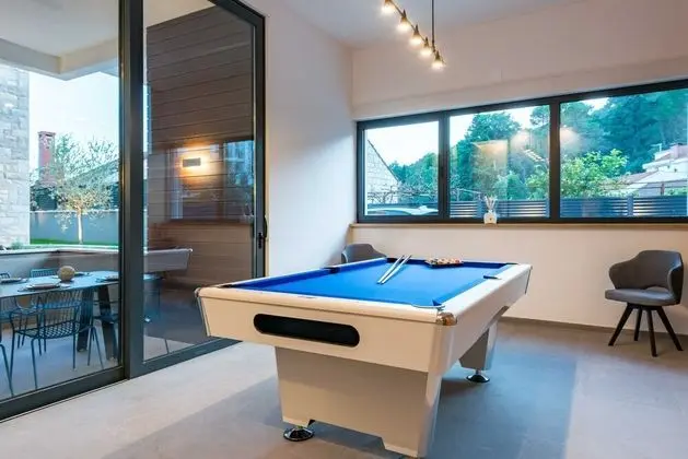 Villa (Five Bedroom villa with Pool)