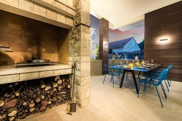 Villa (Five Bedroom villa with Pool)