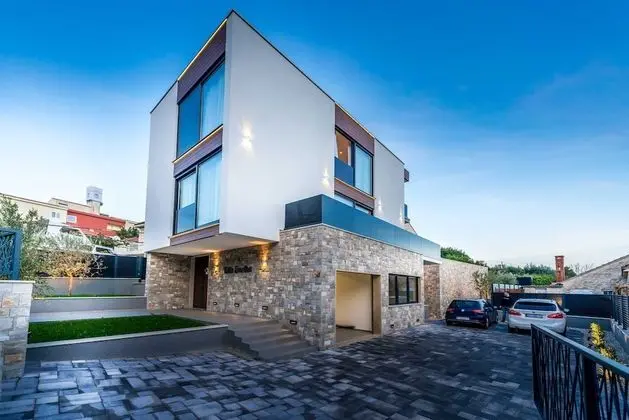 Villa (Five Bedroom villa with Pool)